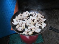 Для получения более насыщенного вкуса и аромата кулеша, можно добавить в него обжаренные свежие грибы