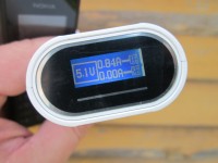 На дисплее Soshine E4 по канально выводится выходное напряжение и ток заряда