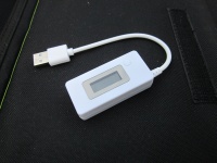 USB тестер KCX-017 для USB проводов, измерения тока, напряжения, определения емкости аккумуляторов, с дисплеем и памятью
