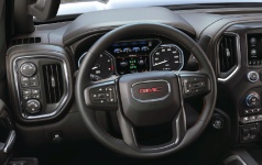 Тяжелый пикап GMC Sierra HD, как утверждает производитель, имеет самую просторную в классе кабину для водителя и переднего пассажира