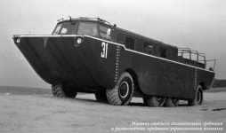 Морской автомобиль-амфибия ЗИЛ-135П Дельфин, назначение, описание, основные характеристики и особенности конструкции, обзор